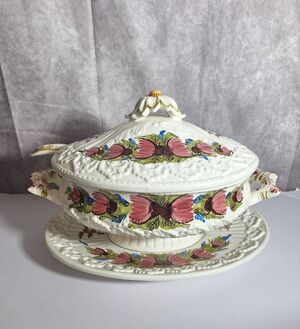Vtg Tureen Italian Capodimonte Style Floral Serving Bowl Ladle Cover & Platter